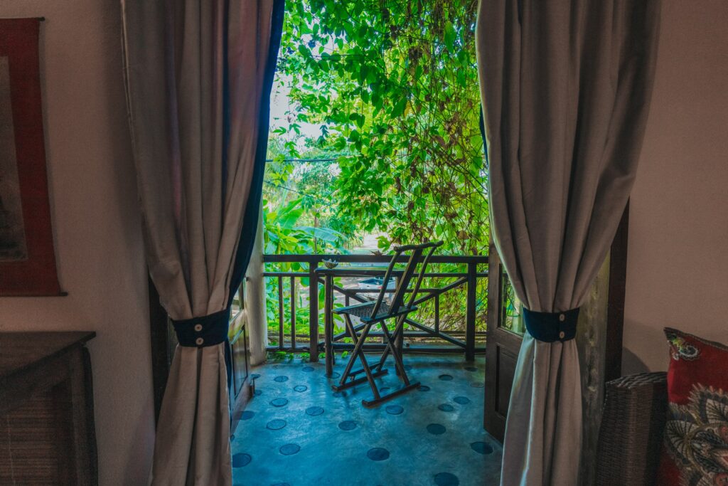 Soggiorna a Villa Valiha Boutique Hotel e lasciati avvolgere dalla magia di Madirokely, una delle spiagge più belle di Nosy Be.